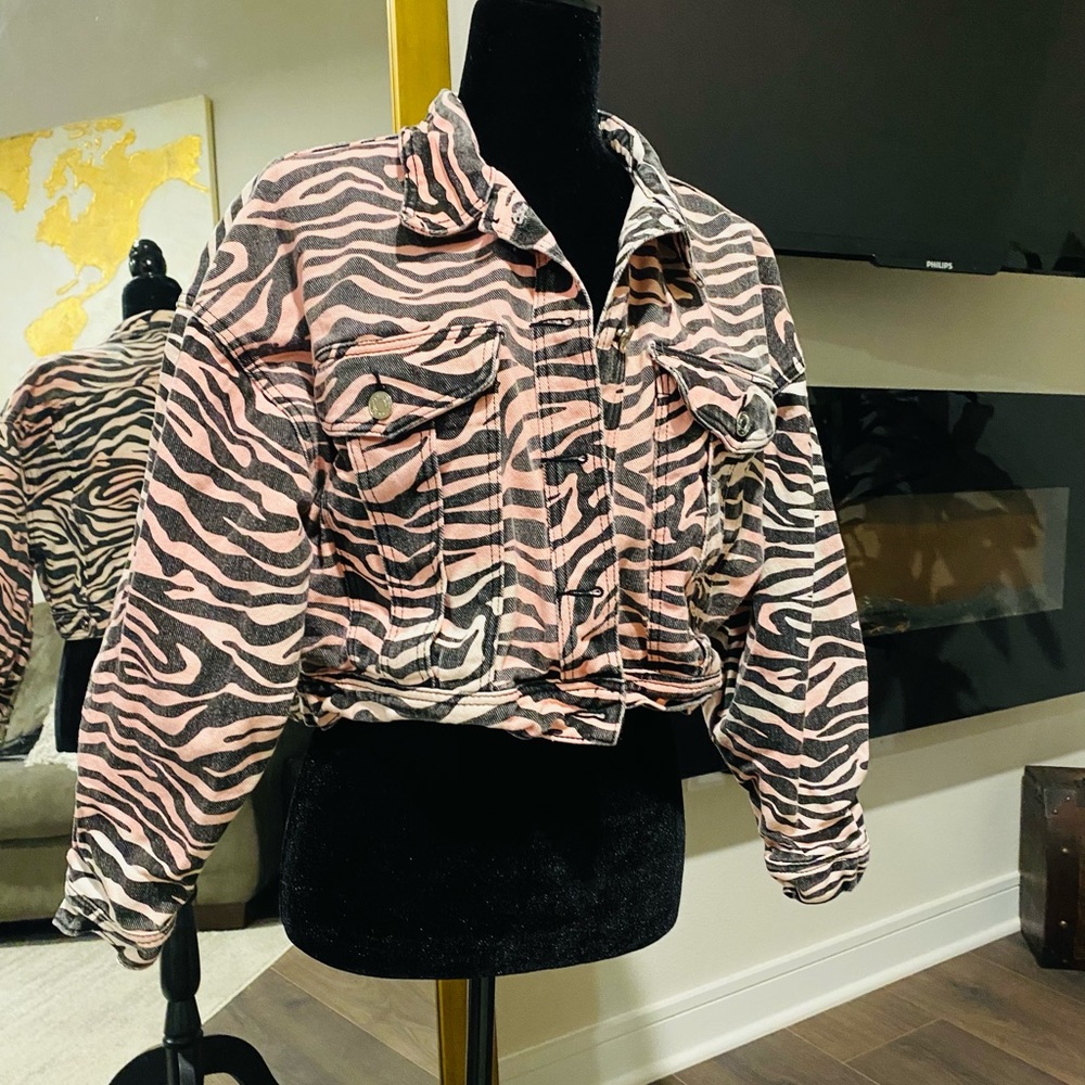 MISSGUIDED Zebra Print Denim Crop Jacket